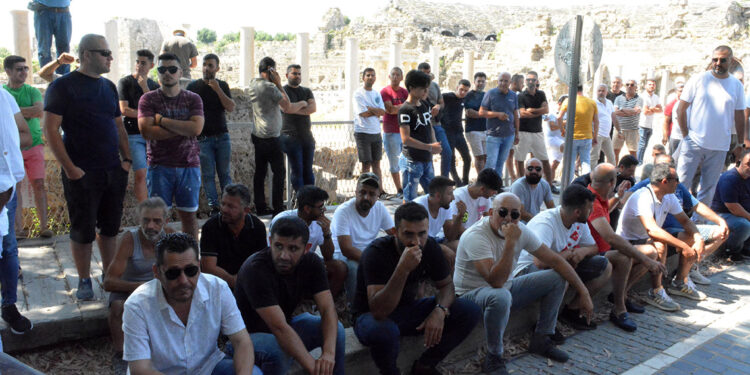 Antalya'da esnaf motosiklet yasağını protesto etti