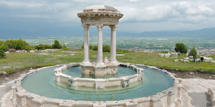 Antik çeşme, 13 asır sonra yeniden suya kavuştu