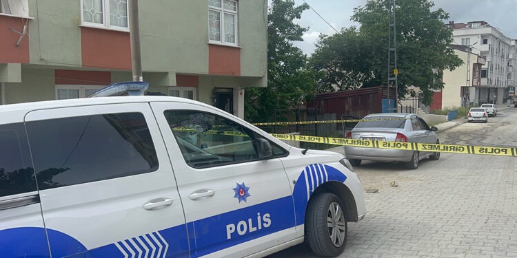 Arnavutköy'de annesiyle kavga eden babasını öldürdü
