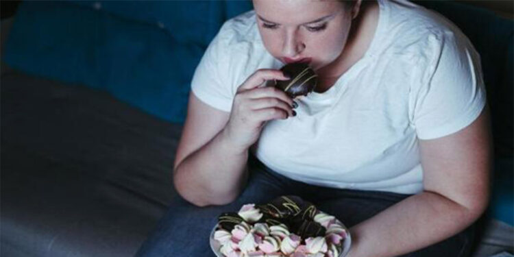 Aşırı üzüntü, duygusal yeme bozukluğu sebebi