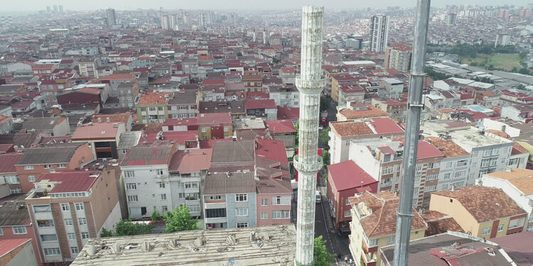 Bağcılar'da kapatılan caminin yıkımı başladı