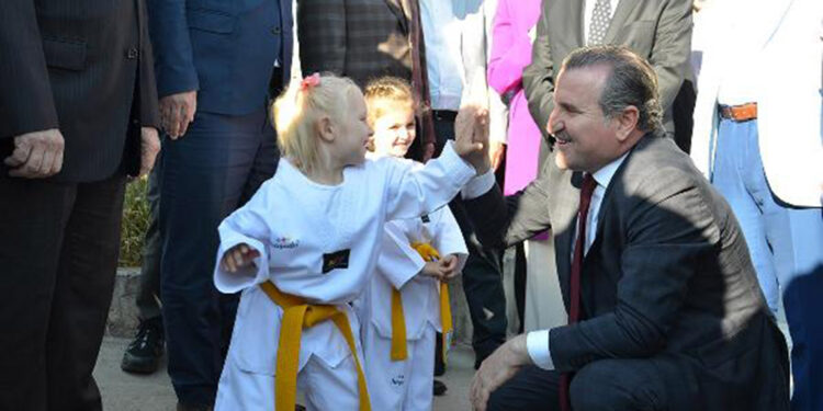 Bakan Bak'tan GSB Spor Okulları’na davet