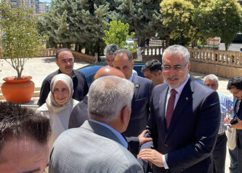 Bakan Işıkhan Mardin'de partililerle bayramlaştı
