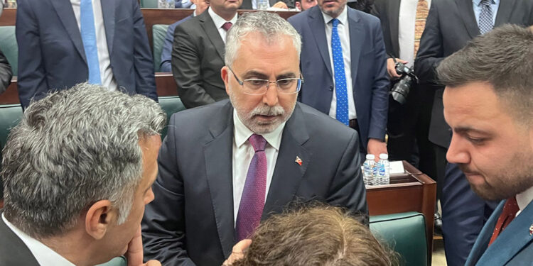 Bakan Işıkhan'dan memur ve emekli maaşı açıklaması