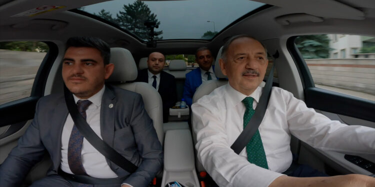 Bakan Özhaseki Togg'u test etti