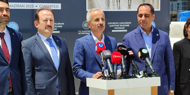 Bakan Uraloğlu, Çukurova Bölgesel Havalimanı'nı inceledi