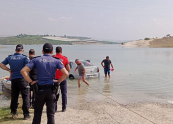 Baraja düşen otomobilde cesedi bulundu