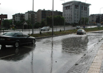 Bartın'da sağanak, yaşamı olumsuz etkiledi
