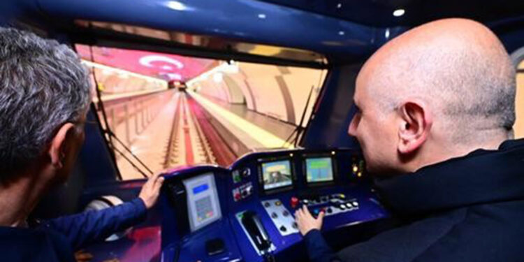 Başakşehir-Kayaşehir metro hattı'nı 1 milyon kişi kullandı