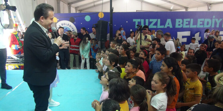 Başkan Yazıcı, depremzede ailelerle bayramlaştı