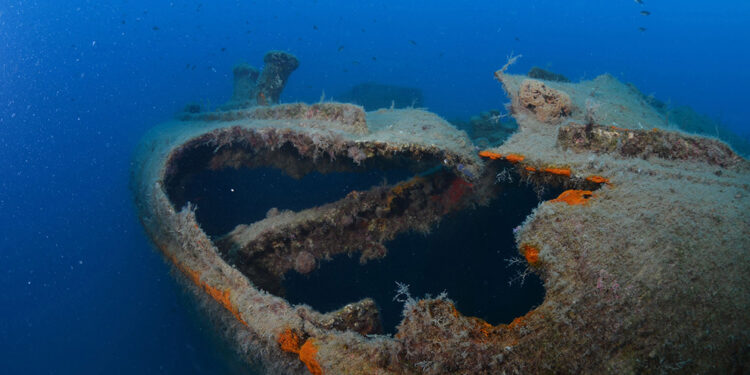 Batırılan Fransız savaş gemisinde 'hatıra' tahribatı