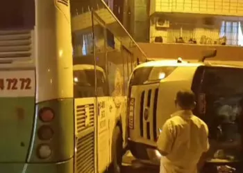 Batman'da belediye otobüsü ile minibüs çarpıştı: 8 yaralı