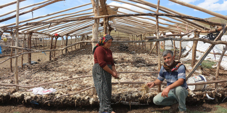 Batman'da dolu, sağanak ve fırtına hayatı felç etti