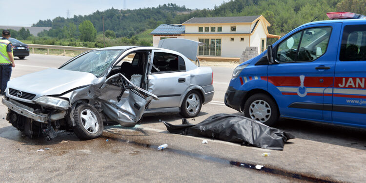 Bayram ziyaretinden dönerken kazada öldü