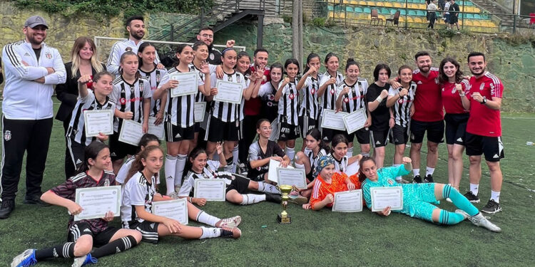 Beşiktaş, U13 Minik Kızlar Ligi'nde şampiyon