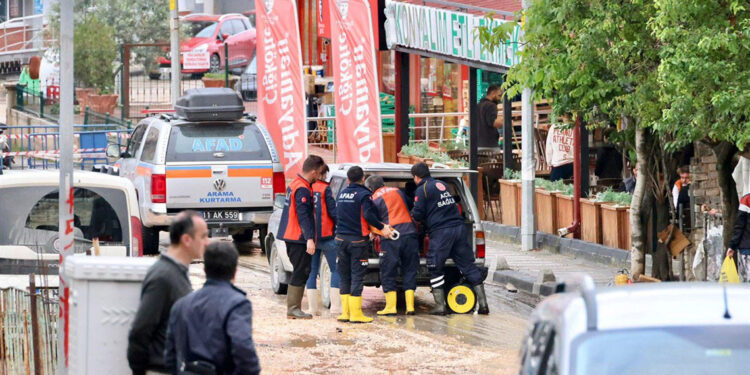 Bilecik'te sağanak nedeniyle evleri su bastı