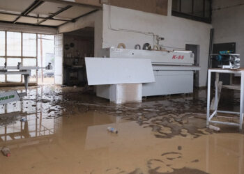 Bingöl'de sağanak; iş yerlerini su bastı