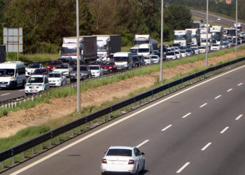 Bolu'da bayram trafiği; İstanbul yönü boş