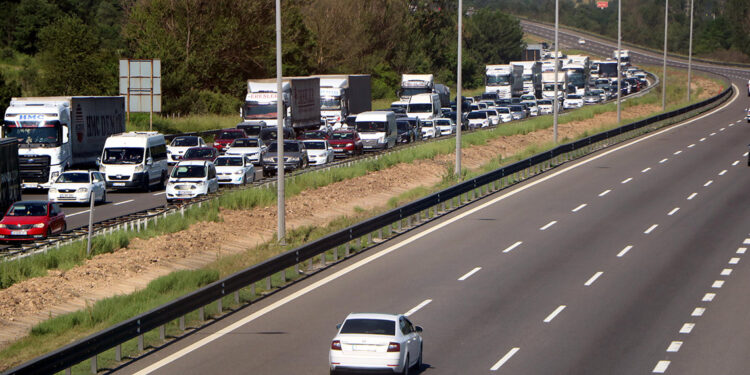 Bolu'da bayram trafiği; İstanbul yönü boş