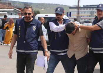 Boşandığı eşi ve kayınpederini öldüren sanık adliyede
