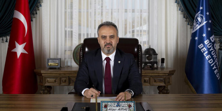 Bursa Belediyesi Hüseyin Turan'ın konserini iptal etti