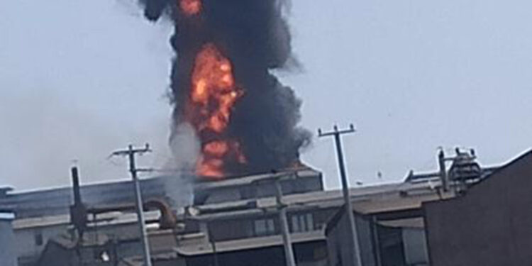 Bursa'da kimyasal maddelerin de bulunduğu işletmede yangın