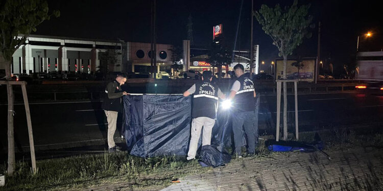 Bursa'da yol kenarında erkek cesedi bulundu