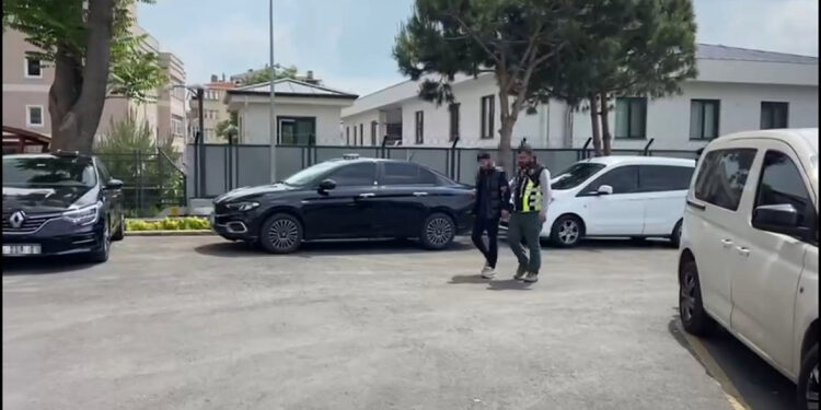 CHP mahalle bürosuna saldırıya 3  gözaltı