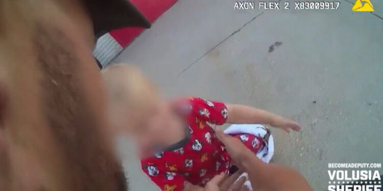 Çalıntı aracın içinde kalan çocuk geri bırakıldı