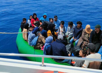 Çanakkale'de 31 kaçak göçmen kurtarıldı