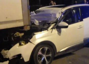 Çankırı'da otomobil tir'a çarptı; 3 ölü, 4 yaralı