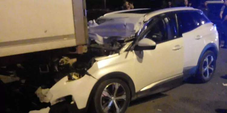 Çankırı'da otomobil tir'a çarptı; 3 ölü, 4 yaralı