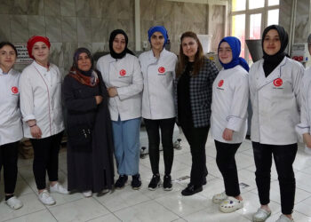 Depremzede Rukiye'den ekmek gönderen okula ziyaret