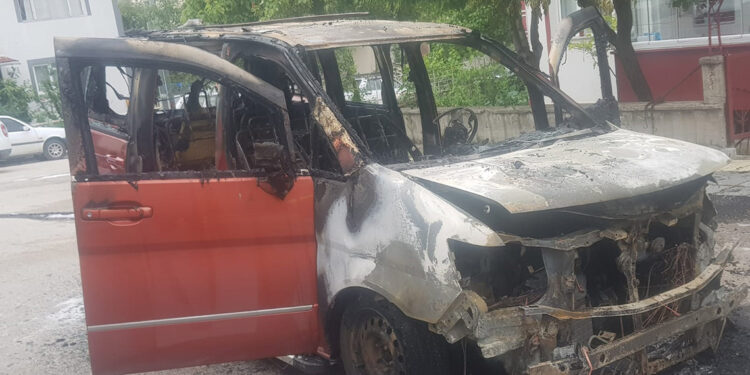 Diyaliz hastalarını nakil aracı yandı