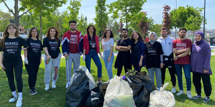 Dünya Çevre Günü'nde çöp toplama etkinliği