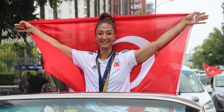 Dünya şampiyonu Nafia Kuş, hayalini gerçekleştirdi