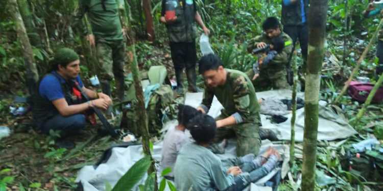 Düşen uçaktan sağ kurtulan çocuklar 40 gün sonra bulundu