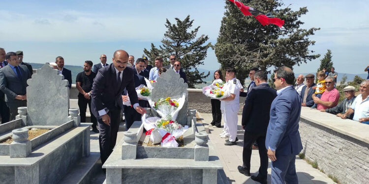 Ece Bey, Gelibolu'da mezarı başında anıldı