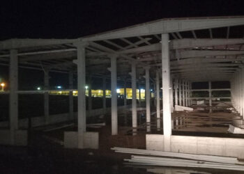 Edirne OSB'de fırtınada çatı uçtu: 3 işçi yaralandı