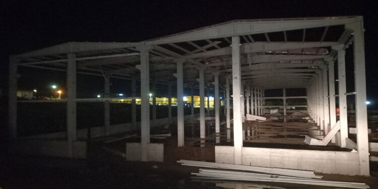 Edirne OSB'de fırtınada çatı uçtu: 3 işçi yaralandı