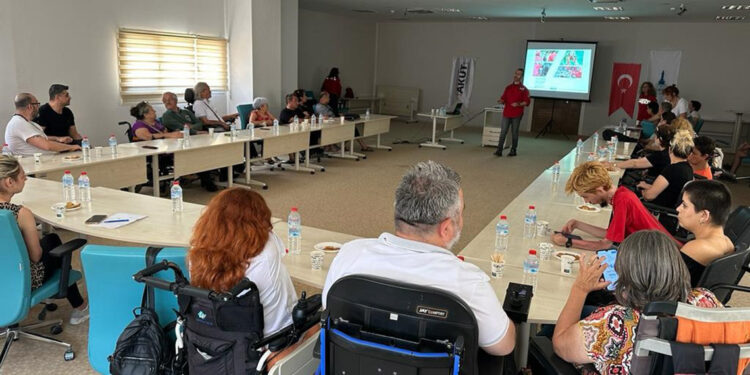 Engelsizmir 'afet' eğitiminde