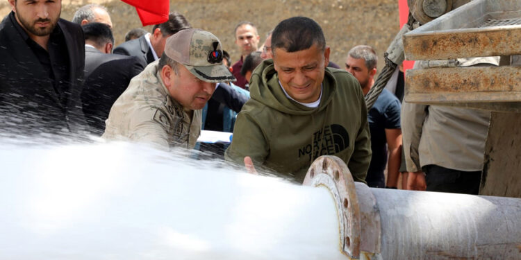 Erciş'te bulunan jeotermal su, tarımda kullanılacak