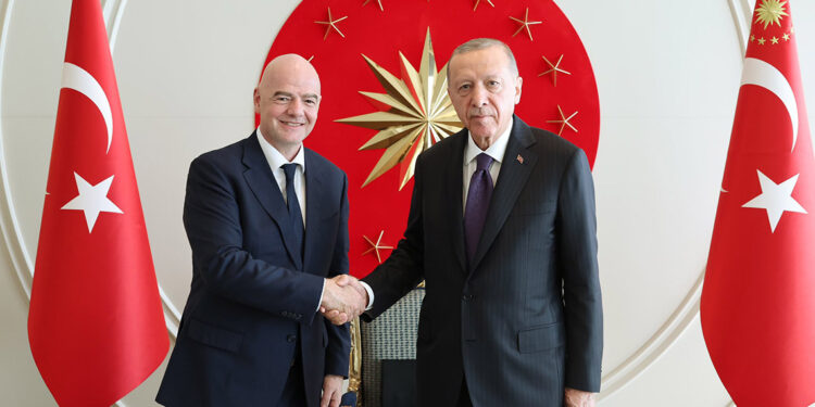 Erdoğan FIFA Başkanı Infantino ile görüştü