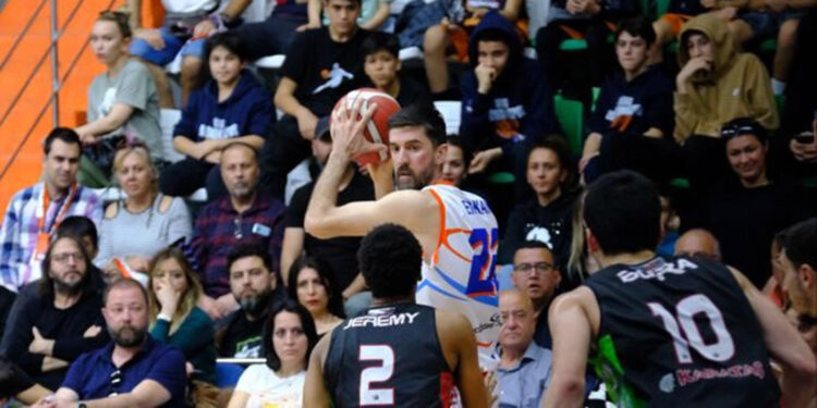 Erkan Veyseloğlu'ndan basketbol tarihinde bir ilk