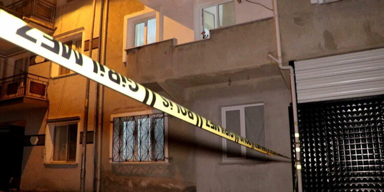 Eşini öldürüp intihar etti