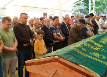 Eşinin öldürdüğü doktor, son yolculuğuna uğurlandı