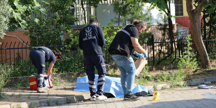 Eski eşini öldürüp intihar etti