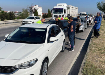 Eskişehir'de 9 araçlı zincirleme kaza; 5 yaralı