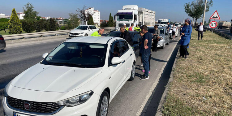 Eskişehir'de 9 araçlı zincirleme kaza; 5 yaralı