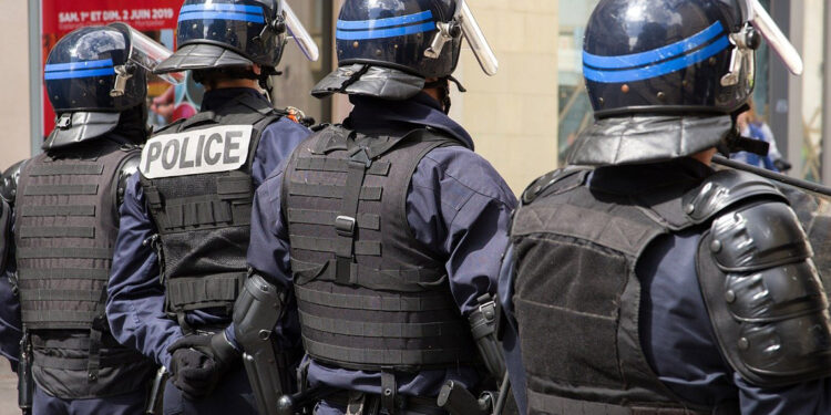 Fransa'da bıçaklı saldırı: Yaralılar var